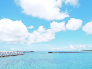 Fototapeta na wymiar 与論島の青くて美しい海