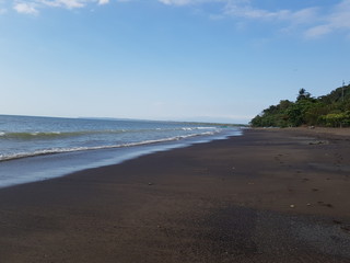 Plage avec sable noir