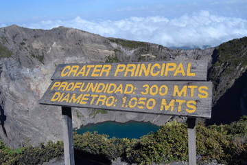 volcan irazu © julie