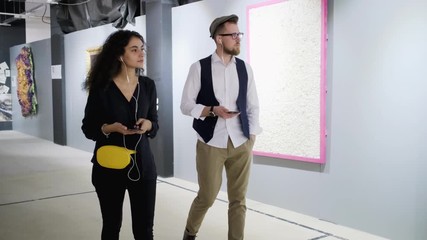 They spending their free time with art