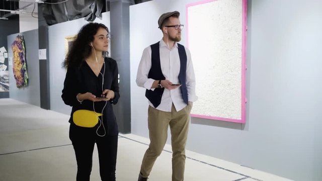They spending their free time with art