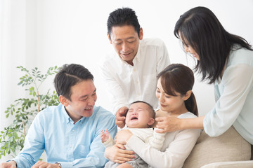 家族　育児　子育て