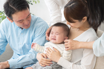 家族　育児　子育て