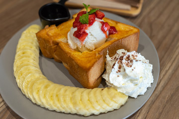 honey toast with ice cream