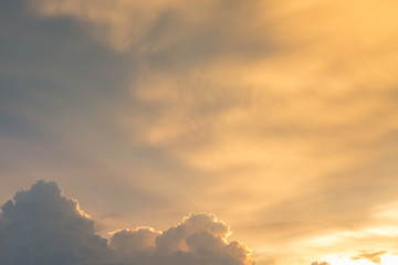 Fototapeta na wymiar Golden sky and clouds before sunset