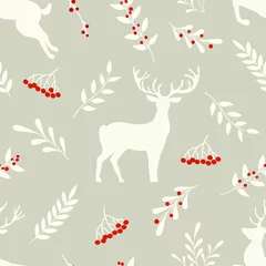 Behang Kerst naadloos patroon met winter decoratieve tak, bessen, planten en herten in scandinavische kleuren. Vector illustratie. © Ekaterina Vasina