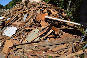 積まれたガレキの山