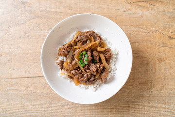 beef sliced on topped rice (GYUU-DON)