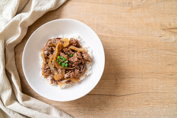 beef sliced on topped rice (GYUU-DON)