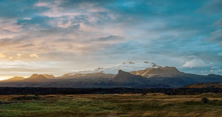 Fototapeta na wymiar Sunrise over Snæfellsjökull national park
