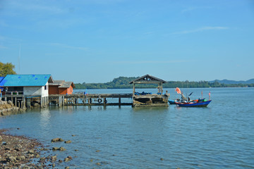 Fototapeta na wymiar fishing boats on beach in thailand