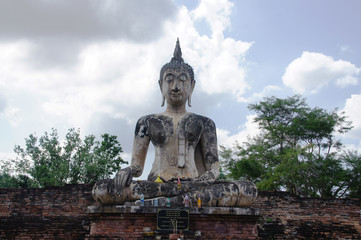 Obraz premium big buddha in the old city, sukhothai, world heritage, tourist attraction, thailand