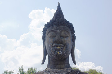 Obraz premium buddha head, sukhothai old city, world heritage, tourist attractions, thailand