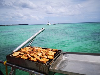  barbecue on boat