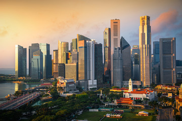 Fototapeta na wymiar Singapore city skyline of business district downtown at sunrise