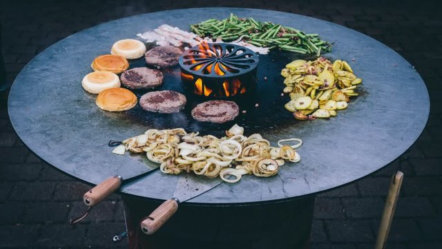 Burger auf Feuerplatte grillen Stopmotion