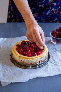 Decorating a berry cheesecake