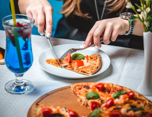 pizza margarita in the plate