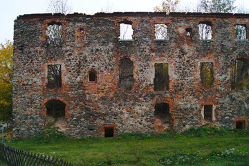 Ruine des ehemaligen Wasserschlosses Großhennersdorf