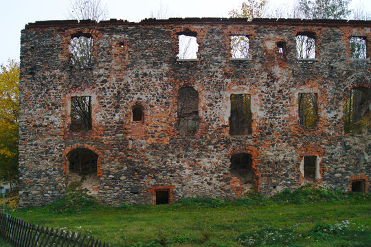 Ruine des ehemaligen Wasserschlosses Gro&szlig;hennersdorf