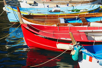 Fototapeta na wymiar Colorful fishing boats in Vernazza