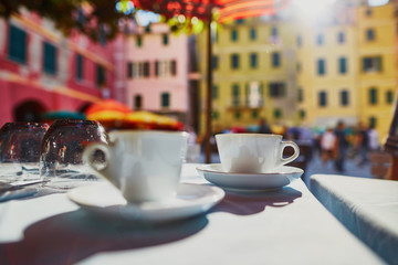 Coffee cups in cafe in Vernazza - obrazy, fototapety, plakaty