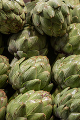 Obraz premium A full frame photograph of artichokes for sale at a farmers market