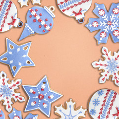Fototapeta na wymiar Christmas gingerbreChristmas gingerbread cookies on paper background with empty copy spacead cookies on blue background with holiday wishes
