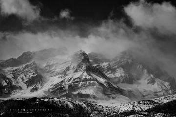 Picos nevados en las montañas