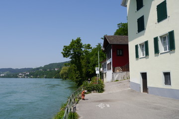 Fototapeta na wymiar Flussufer, Rheinpromenade Waldshut-Tiengen