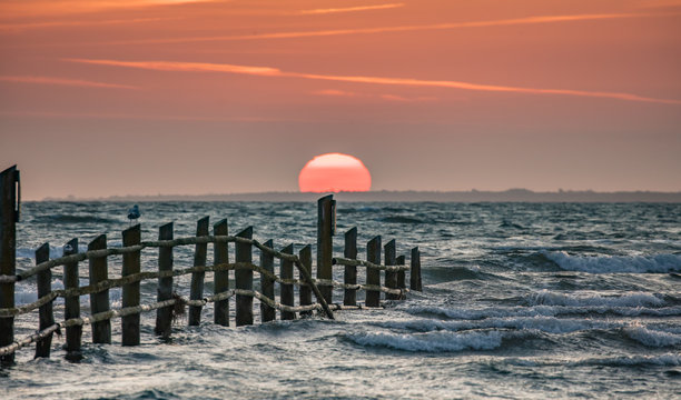 sonnenaufgang am meer - Powered by Adobe