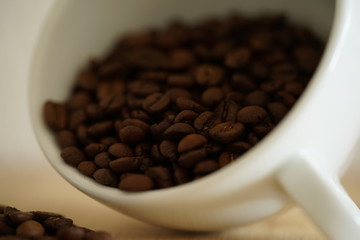 Kaffeetasse mit Kaffeebohnen