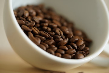 Kaffeetasse mit Kaffeebohnen