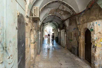 Fototapeta na wymiar The Aqbat e Saraya street leading from the Gate of the Cotton Merchants on the Temple Mount in the Old City in Jerusalem, Israel