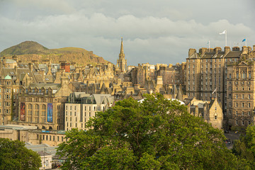 Fototapeta na wymiar A view of Edinburgh and Arthurs seat, city of Scotland 