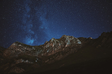 Plakat Astrophotography. Milky way on mountain background