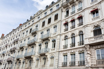 Fototapeta na wymiar Fassade historischer Wohngebäude in Lyon, Frankreich