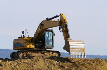 Bagger im Straßenbau 