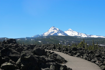 mountains with volcanic rock in oregon