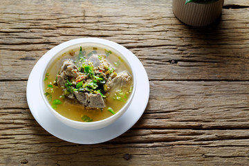 Hot and Spicy Pork Neck Bones Soup (Lang Zaap)