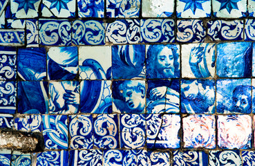Azulejos anciens dans la chapelle du Miracle à Nazaré, Portugal