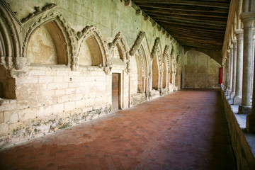 Fototapeta na wymiar inside of cloister les cordeliers at saint emilion france
