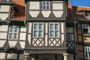 Obraz premium Ancient Traditional Buildings, Old Wood House and Windows in a Sunny Day, Quedlinburg, Germany
