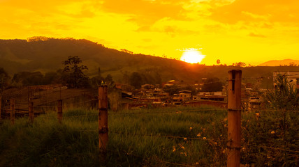 atardecer paisaje eje cafetero colombia quindio salento tropical hora dorada hora azul