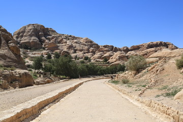 Felsenstadt Petra in Jordanien - Gehweg und separater Weg für Pferde und Pferdekutschen