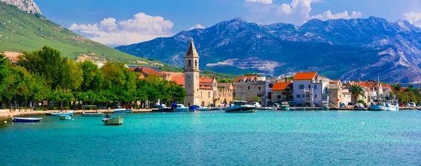 Foto auf Glas Idyllic coastal villages in Croatia. Scenic Kastella in Dalmatia. Kastel Kambelovac village © Freesurf