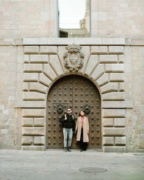 young couple posing in the gothic quarter of barcelona