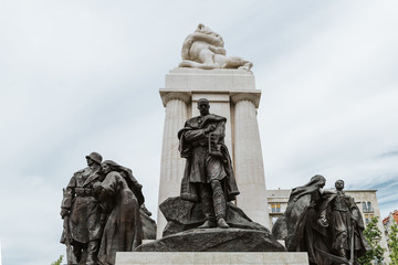 Obraz premium Detail of Tisza Istvan monument, monument to former prime minister Istvan Tisza on Kossuth Square