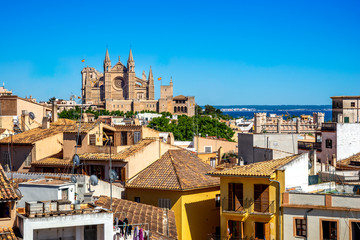 Blick auf die Stadt Palma de Mallorca mit Kathedrale, Mallorca, Spanien  © Sina Ettmer