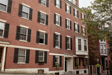 Fototapeta na wymiar Beautiful brick residential buildings on a Fall day, in the historic Beacon Hill neighborhood of Boston, Massachusetts.